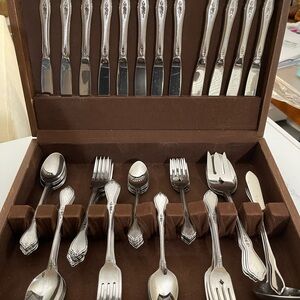 Oneida stainless steel Flatware Set of 12, 65 PCs 
Classic and timeless